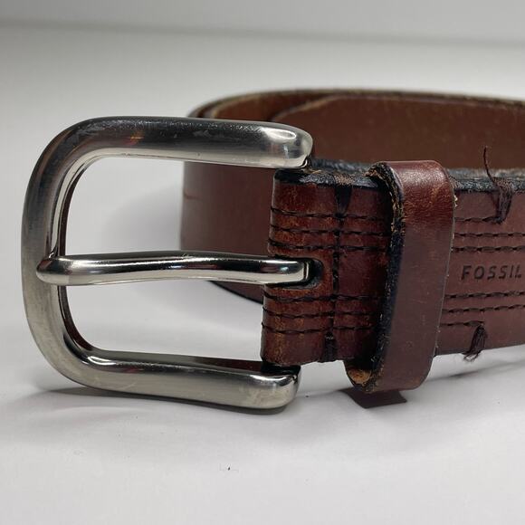Men's Fossil Distressed Leather Belt Silver Buckle Embossed Logo Dark Brown 36 - Picture 3 of 15